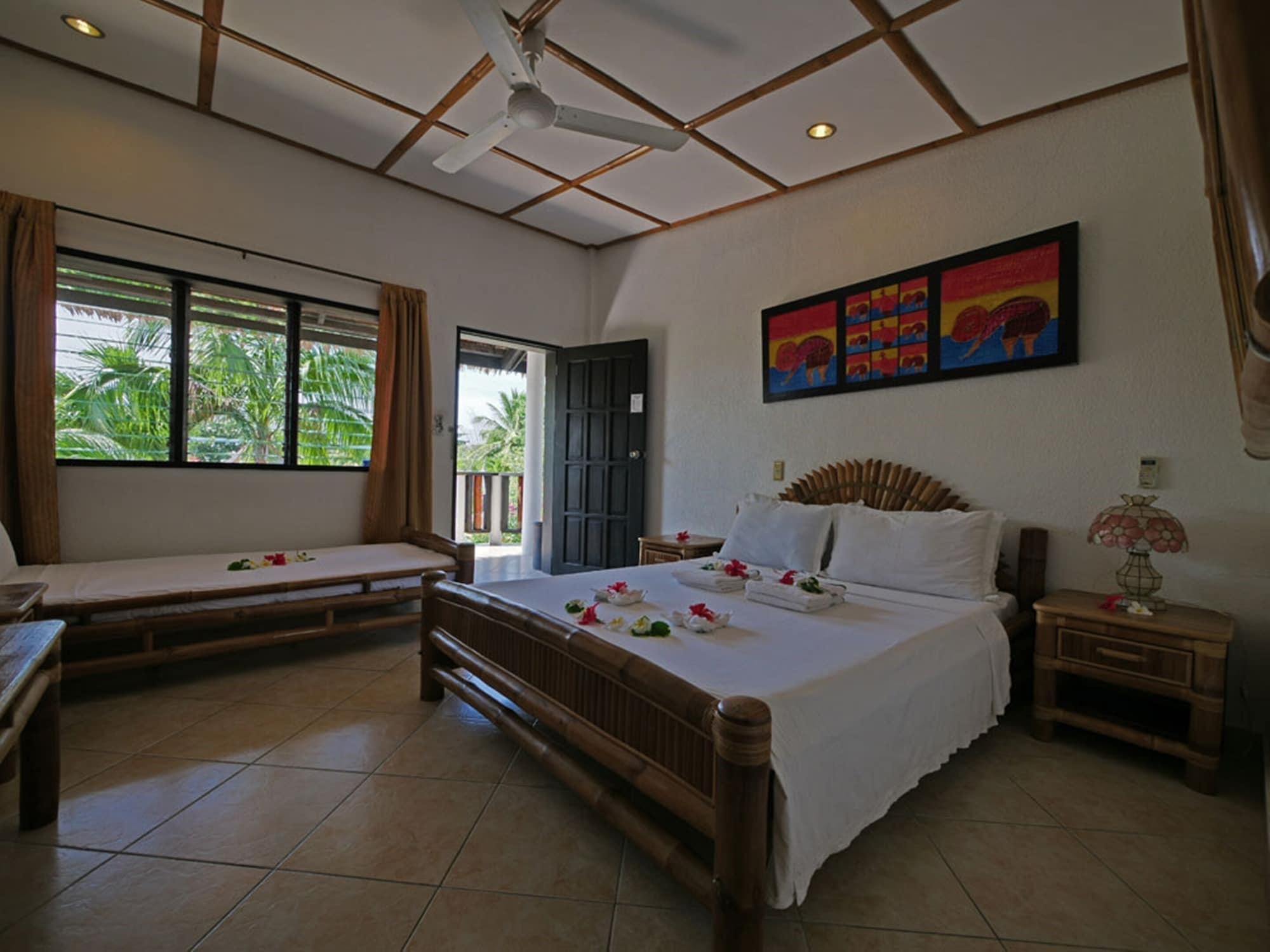 Dolphin House Resort Moalboal Exterior photo